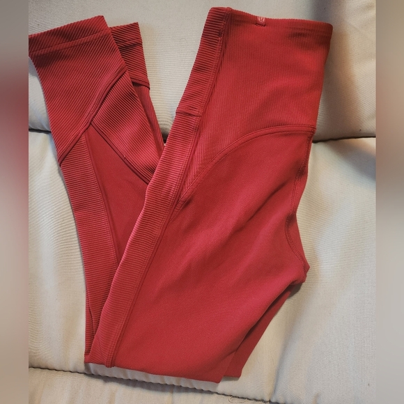 Lululemon Size 4 Red Leggings Like New 28" Inseam - Picture 1 of 8